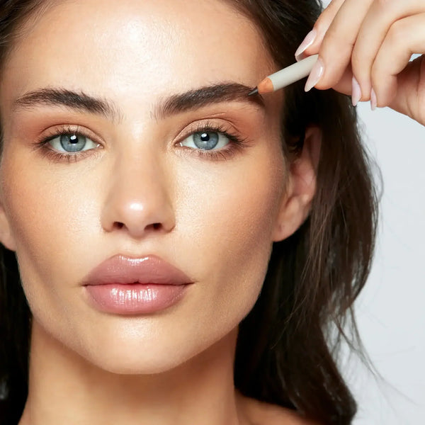 NL Beauty 20 MEDIUM BROWN - Long-lasting Eyebrow Pencil with Mini Brush Accessory